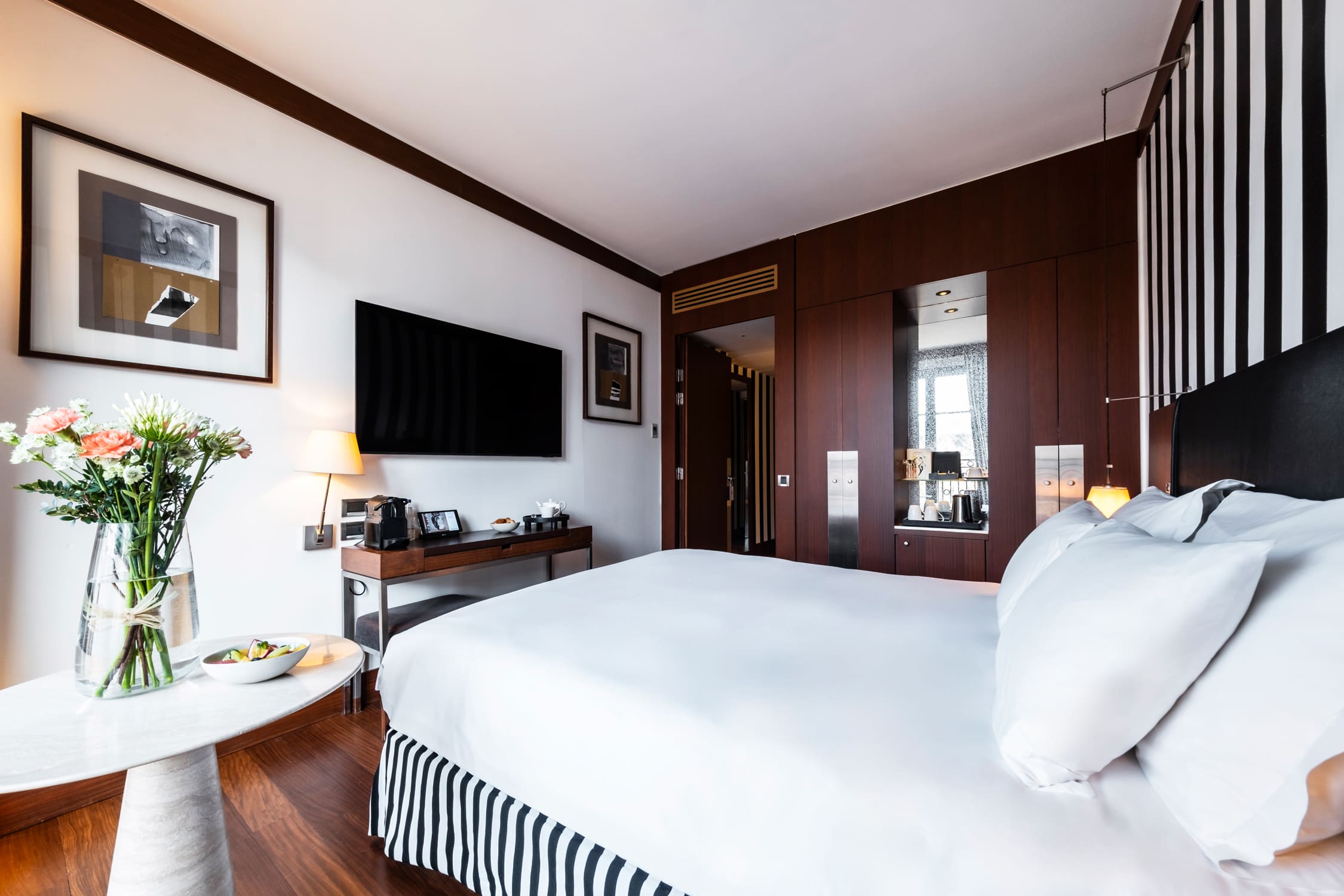 → Hôtel de Luxe Paris 8 ⸱ Chambre Supérieure · Grand Hôtel Champs Elysées