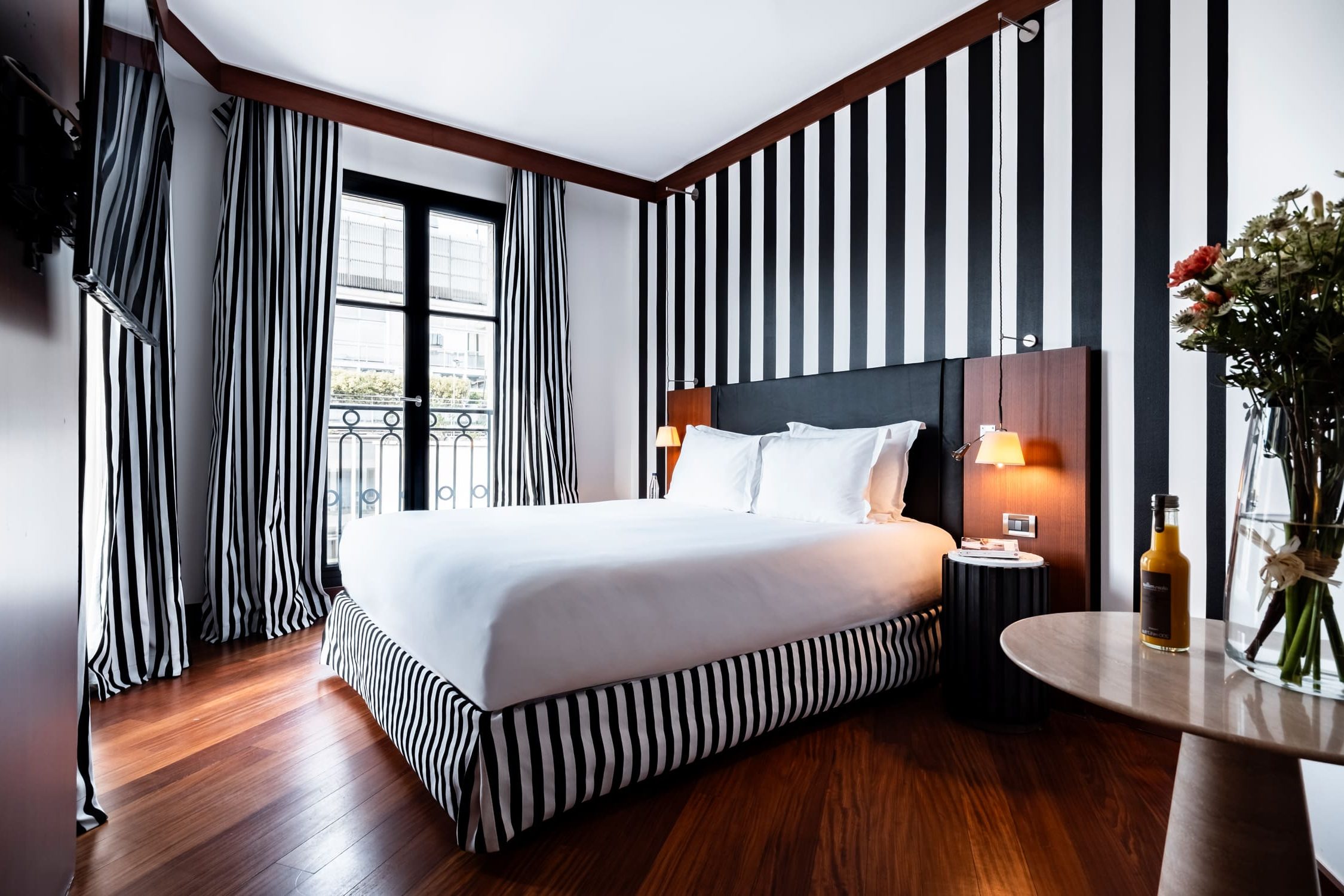 → Hôtel de Luxe Paris 8 ⸱ Chambre Exécutive · Grand Hôtel Champs Elysées